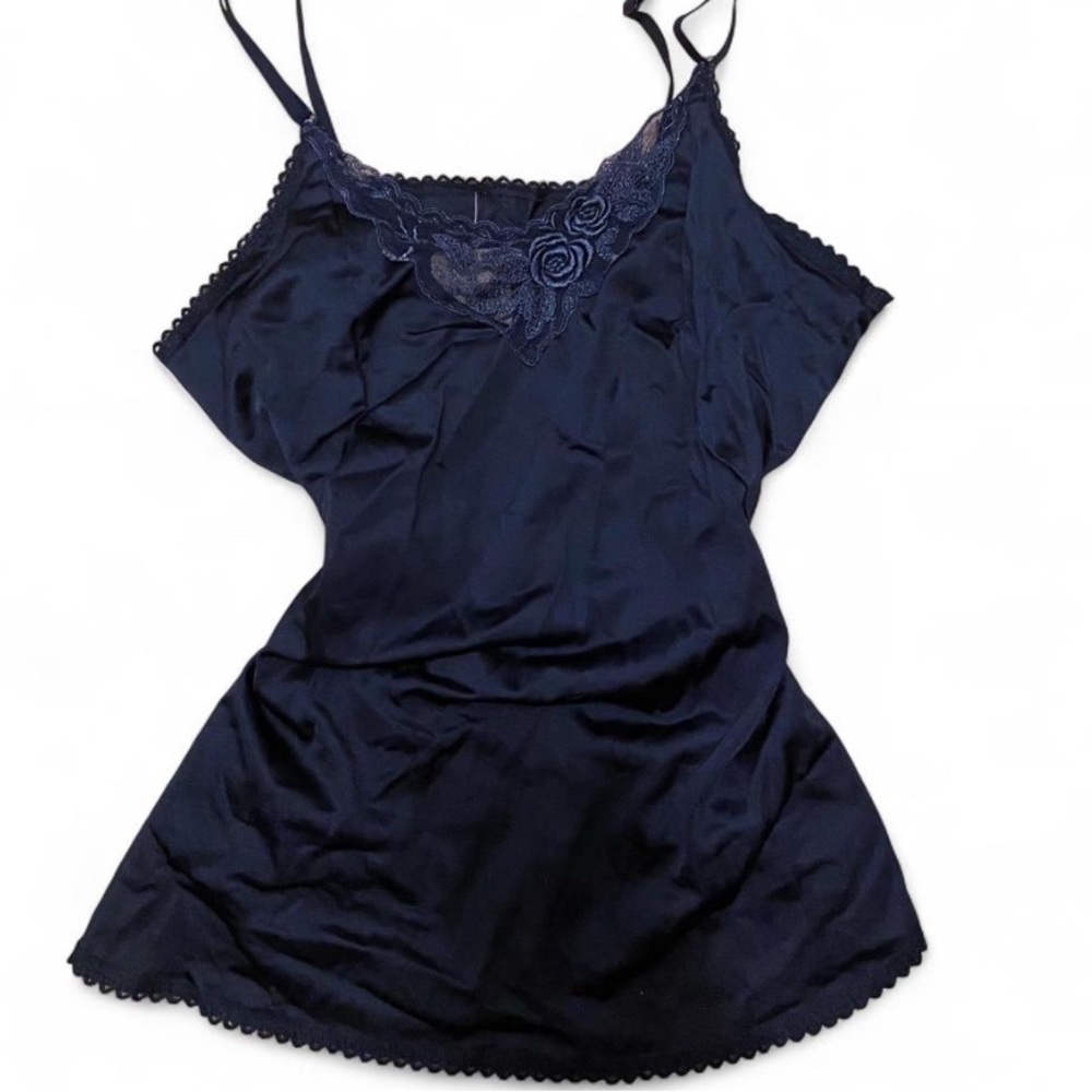🎀3/$25🎀 Vintage Rose Lace Trim Cami
